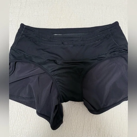 Lululemon Low Rise Lined shorts - Picture 5 of 6
